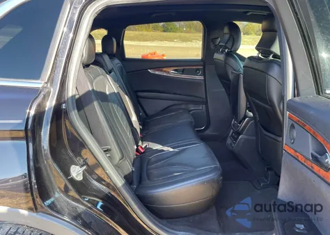 2019 Lincoln Nautilus Reserve z USA, uszkodzony, nr VIN 2LMPJ6L96KBL46015